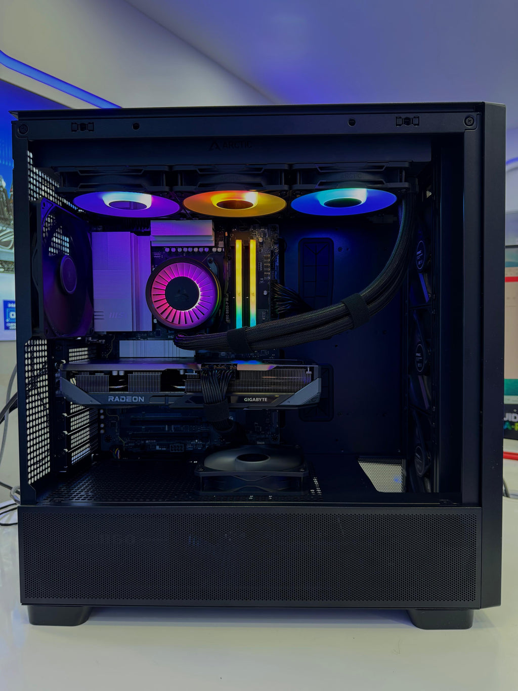 NK GM Moderate A20 Gaming PC CR07 : AMD Ryzen 7 9800X3D, Radeon RX 9070, 32GB, 1TB