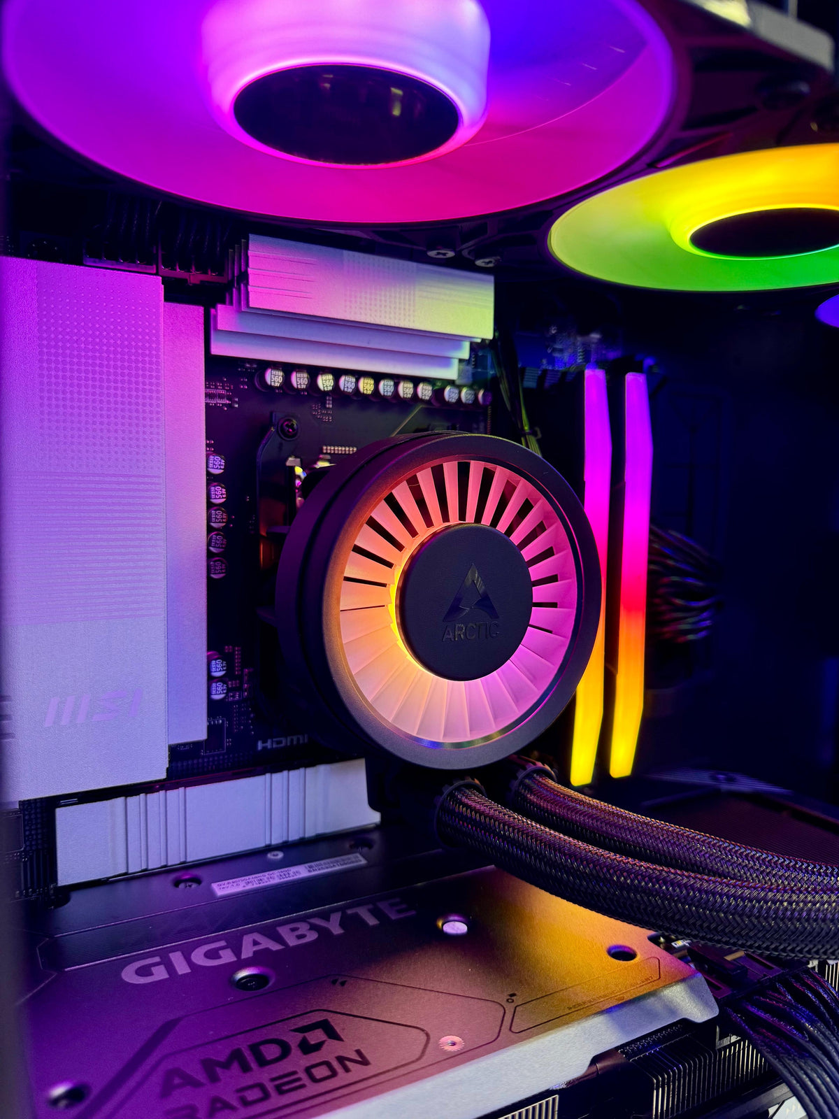 NK GM Moderate A20 Gaming PC CR07 : AMD Ryzen 7 9800X3D, Radeon RX 9070, 32GB, 1TB