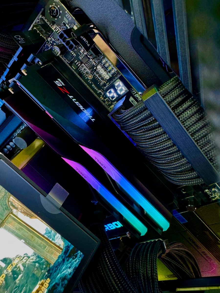 NK GM Serious I50 Gaming PC CR17 : Intel Ultra 9 285K, GeForce RTX 5090, 128GB, 4TB-11-Nano Komputer